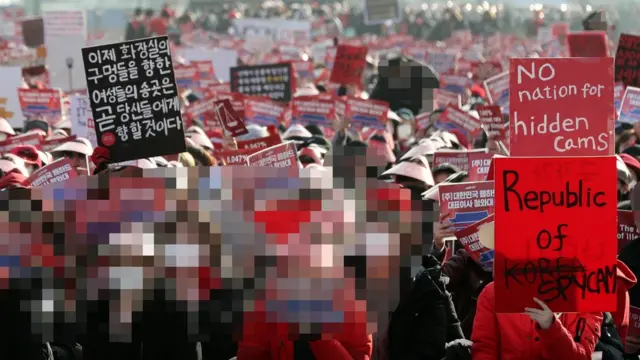 지난해 12월 불법촬영을 규탄하며 거리에 나선 여성들