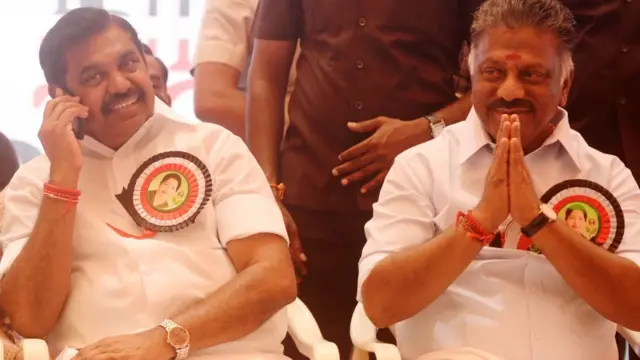 எடப்பாடி கே. பழனிச்சாமியும் துணை முதல்வர் ஓ. பன்னீர்செல்வமும்