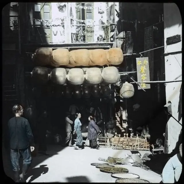 上环摩罗上街3号的灯笼店。