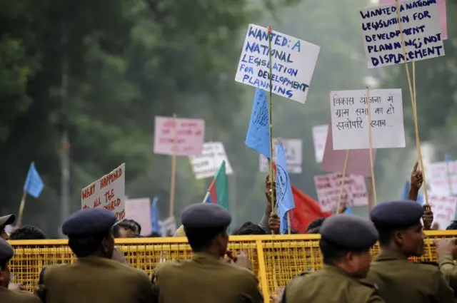 కొత్త భూసేకరణ చట్టం కోసం రైతుల ఉద్యమం