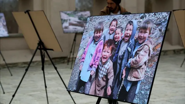 سرزمین گل بادام، نخستین نمایشگاه انفرادی عکس های امان الله صداقت است