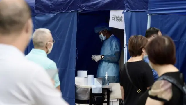 當局將在一些出現確診的地區增加流動檢測站。