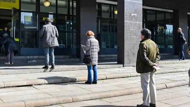 Postoji nada da će se život vratiti u normalu kada se ukinu restrikcije uvedene u cilju sprečavanja širenja koronavirusa, ali to se možda i neće desiti