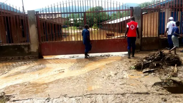 N'ibigo vy'amashure navyo biri mu vyashikiwe n'imyuzure