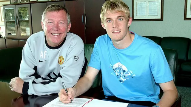 دارن فلچر نوجوان در سال ۲۰۰۳ قراردادی چهار ساله با منچستریونایتد امضا کرد