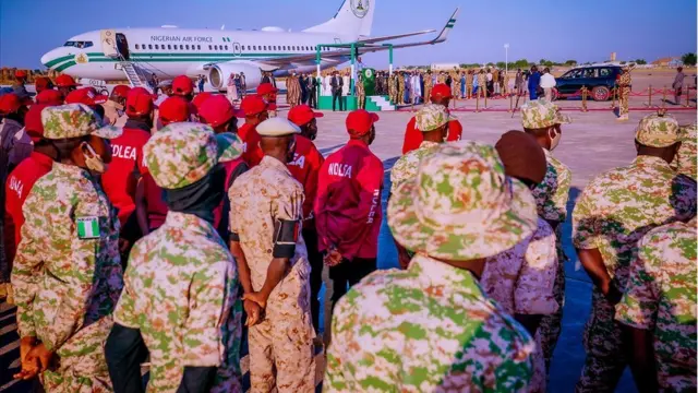 Muhammadu Buhari: Nigeria President visit to Maiduguri despite explosion - Fotos