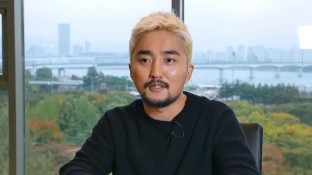 "소재 자체는 도구일 뿐이고 내가 가려고 하는 곳은 웃음이다"