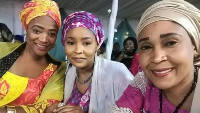 Hadiza (ta farko daga dama) ta shaku sosai da Saima (ta tsakiya)