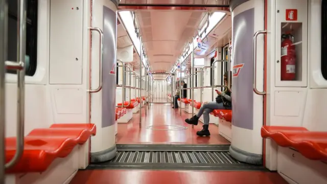 أحد القطارات بعد الإعلان عن إغلاق شمالي إيطاليا