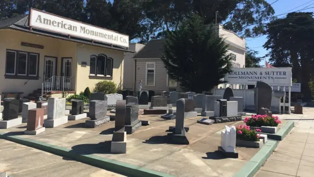 Tienda de venta de lápidas funerarias