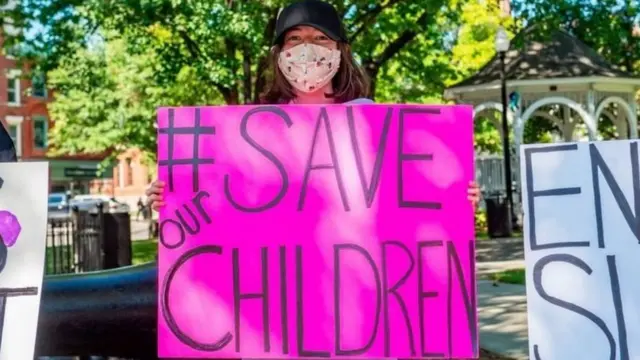 Cartel de activista de QAnon