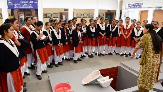 વિદ્યાર્થીનીઓની તસવીર