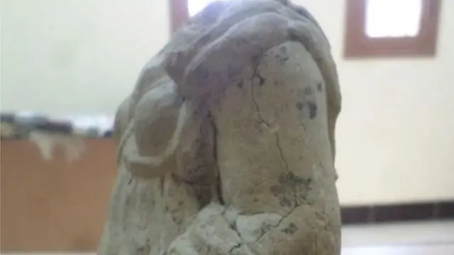 आसवान में मिली अधूरी मूर्ति