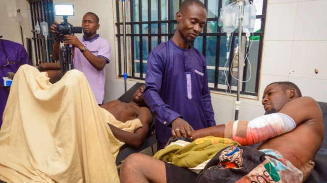 Eeyan meji to farapa nibi idaluru to waye ni ipinlẹ Osun sun sori ibusun nile iwosan pẹlu oniruuru ọgbẹ ara wọn ti wọn so bandeji mọ