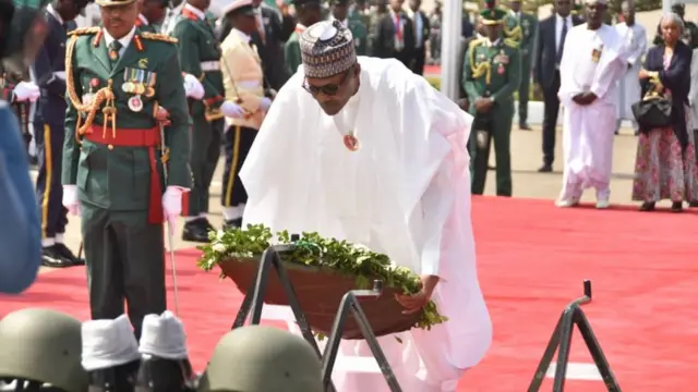 Nigerian President Muhammadu Buhari dey remember soldiers wey don die for 15 January ceremony