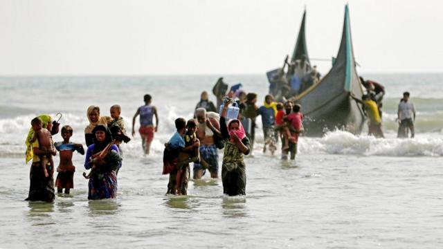乘船经孟加拉湾到达孟加拉的罗西亚难民