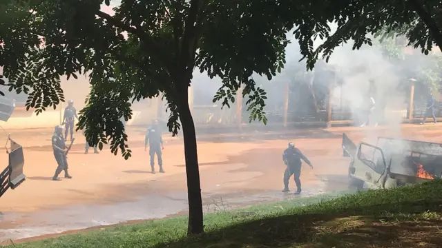 Un camion semi-remorque de la communauté urbaine a été incendié.