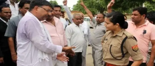 ஸ்ரேஷ்டா சிங்குடன் வாக்குவாதத்தில் ஈடுபடும் பி.ஜே.பி தலைவர்