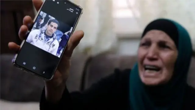 لم يكن إياد حلاق يتحدث إلا إلى والديه