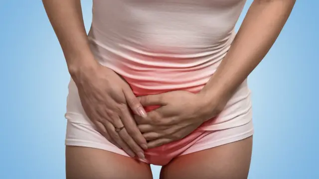 Mujer con dolor abdominal