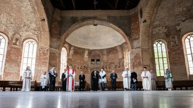 مسيحيون يؤدون صلاة