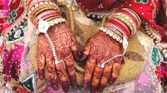 मेहंदी लगे हाथ