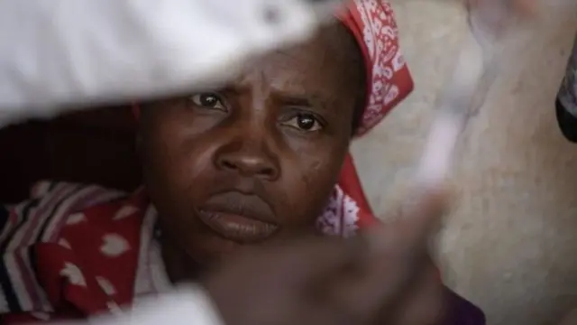 "Katika maeneo mengine, nusu ya watoto hawapati chanjo kabisa," anasema Jorge Caravotta, mtaalamu wa afya katika Shirila la wa watoto la Umoja wa Mataifa, Unicef.