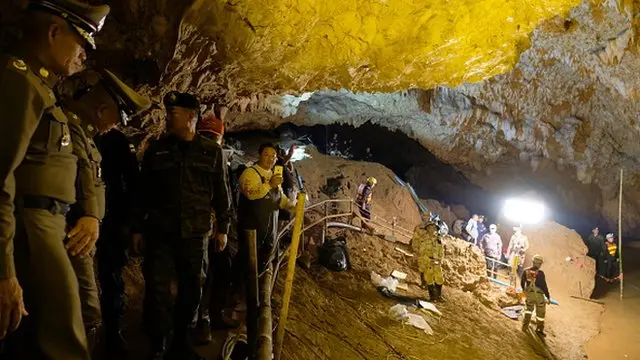 Thailand boys trapped in caves