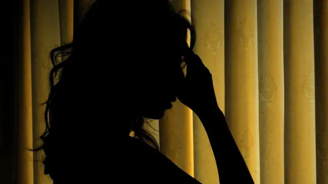 2014 yılında yapılan araştırmada, 16-24 yaş arası kadınlarda anksiyete ve depresyonun görülme oranı erkeklere kıyasla üç kat daha fazla çıktı.