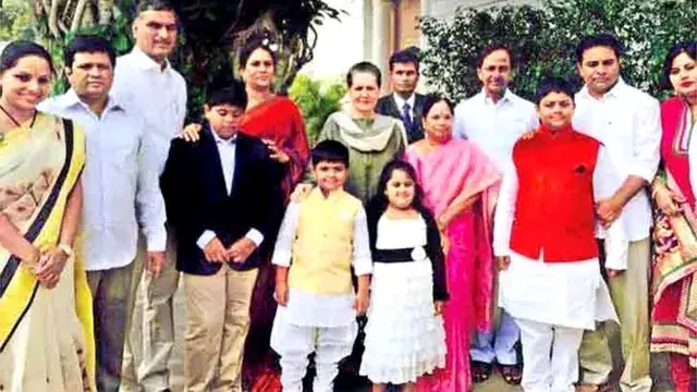సోనియా గాంధీతో కేసీఆర్ కుటుంబ సభ్యులు (ఫైల్ ఫొటో)