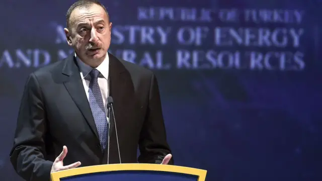 İlham Əliyev çıxış edir