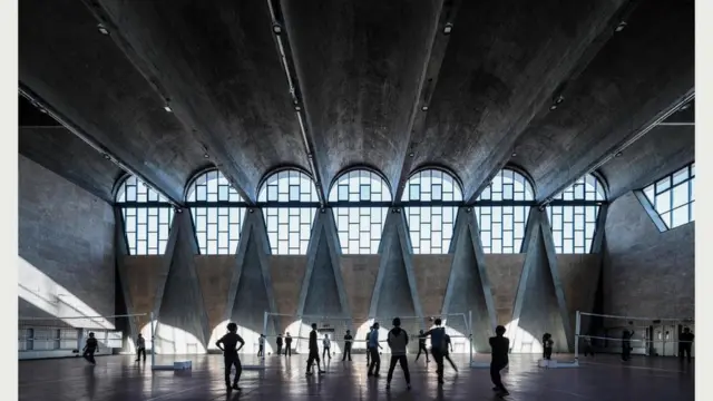 Здание спортзала университета в городе Тяньцзинь