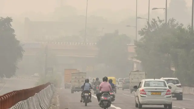 দিল্লির বায়ুদূষণ এখন বিপজ্জনক মাত্রায় পৌঁছেছে