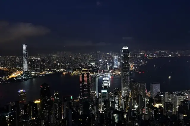 பீர் முஹமத், தூத்துக்குடி / இடம்: ஹாங்காங்