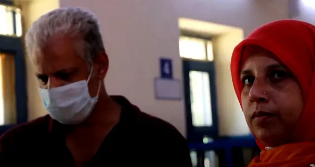 शक़ील को स्कित्ज़ोफ्रीनिया है. उनकी पत्नी रुख़साना उनका इलाज करा रही हैं.