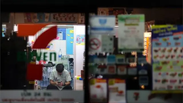 กทม. เริ่มมาตรการ "เคอร์ฟิวร้านสะดวกซื้อ" ตั้งแต่ 24.00-05.00 น. เป็นวันแรก