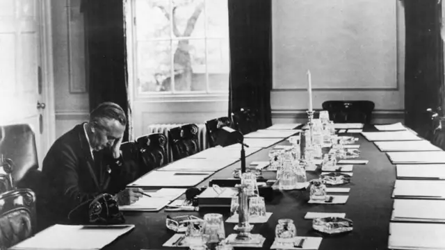 Harold Wilson at the cabinet table