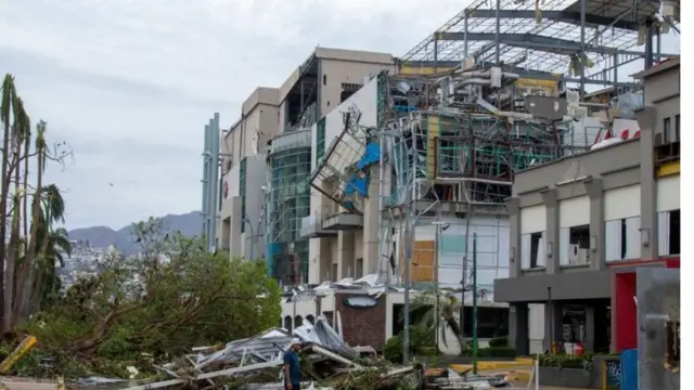 피해를 입은 건물들