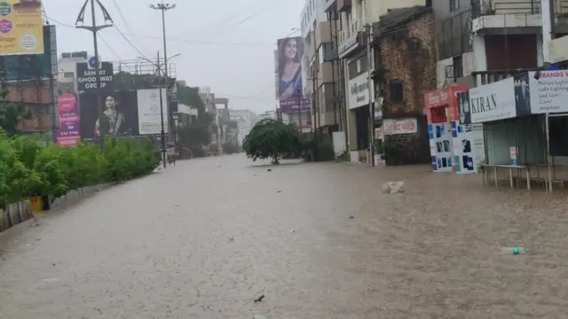 कोल्हापुरात रस्त्यावर पाणी
