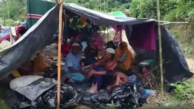 الفارون من الروهينجا يعيشون في مخيمات مؤقتة