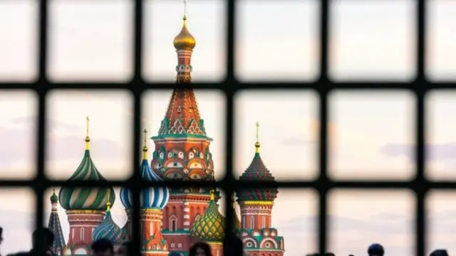 Кремль за решетчатым окном