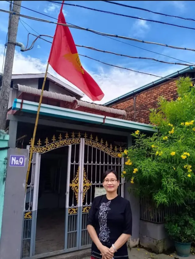 ဒေါ်နှင်းနှင်းမွှေးရဲ့ သာကေတက နေအိမ်