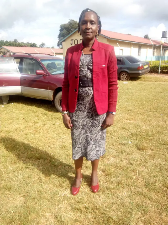 Mme wa Caro alipata watoto wawili wa kike na binamu yake