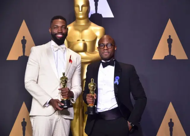 Barry Jenkins (solda) ve Alvin McCraney (sağda)