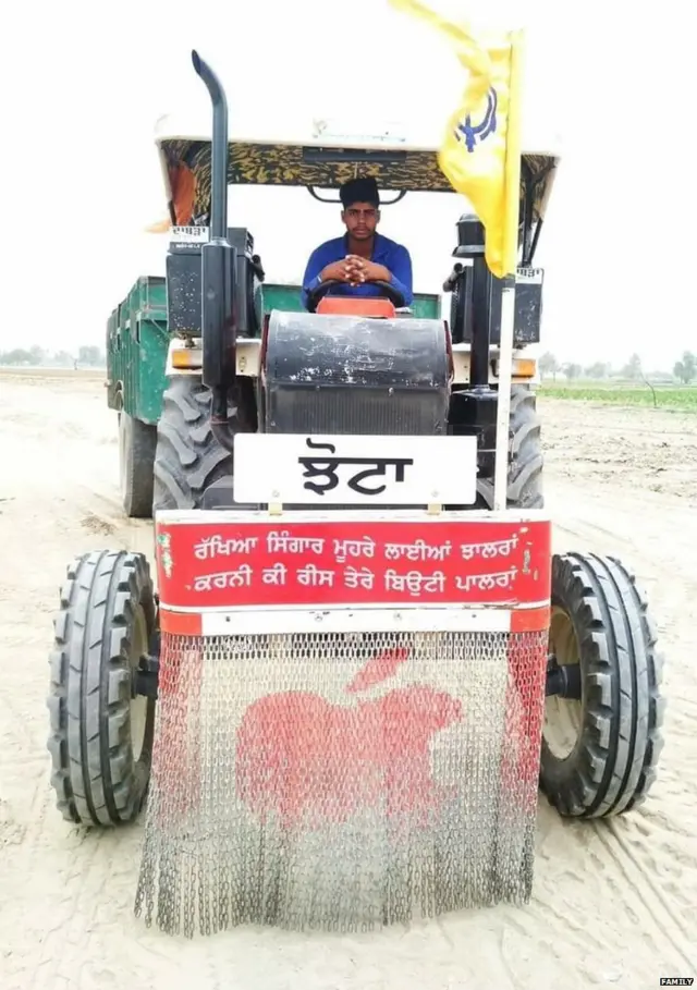 ਸੁਖਮਨਜੀਤ ਸਿੰਘ ਦੀ ਮਾਤਾ ਨੇ ਦੱਸਿਆ ਕਿ,'ਜਿੱਦਣ ਦਾ ਟਰੈਕਟਰ ਘਰੋਂ ਗਿਆ ਓਦਣ ਦਾ ਉਦਾਸ ਰਹਿੰਦਾ ਸੀ'