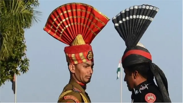 భారత్, పాక్ సైనికులు