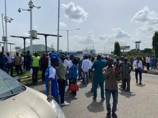 Ndị ọrụ njem ụgbọelu na-agba abụbọ ọrụ