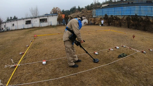 د سرو لښکرو له وتلو وروسته نژدې ۳۰ کله مخکې په افغانستان کې د ماین پاکۍ پروګرام پېل شو.