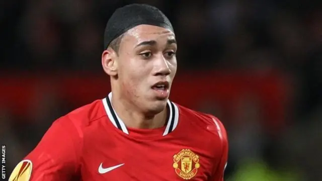 Beki wa England Chris Smalling, 29, anatarajiwa kurudi Manchester United mara moja baada ya huduma zake za muda mrefu katika klabu ya Roma kukamilika mwisho wa msimu huu