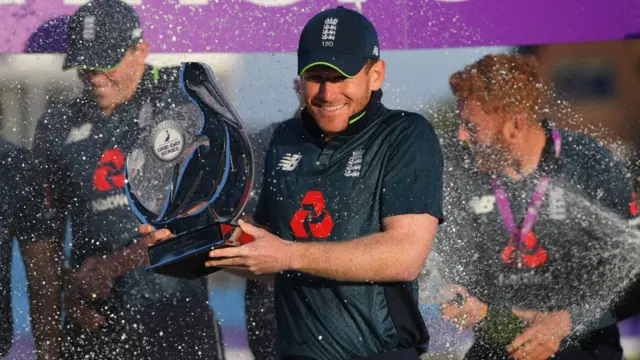 இங்கிலாந்துக்கெதிரான தொடரை இழந்தது இந்தியா